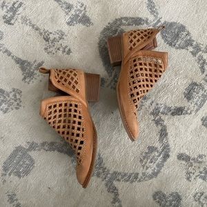 Jeffrey Campbell Taggart Booties Size 7.5 Tan